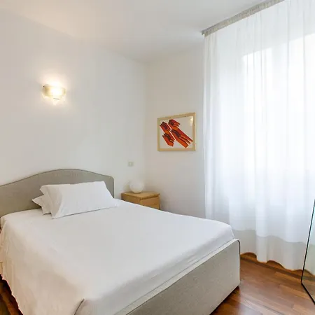 Daire Via Porcari Roma